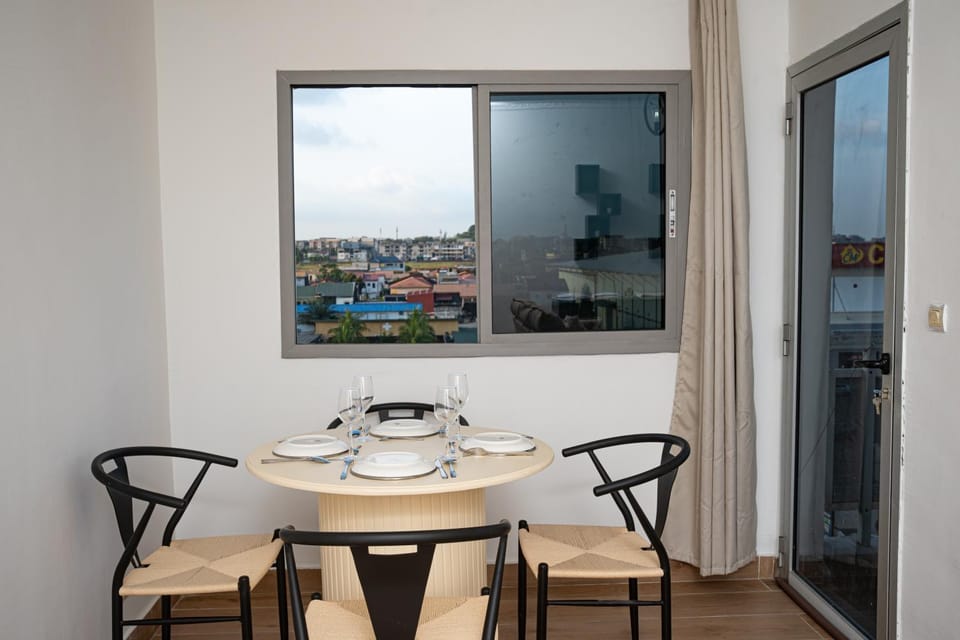 View (from property/room), Balcony/Terrace, Dining area