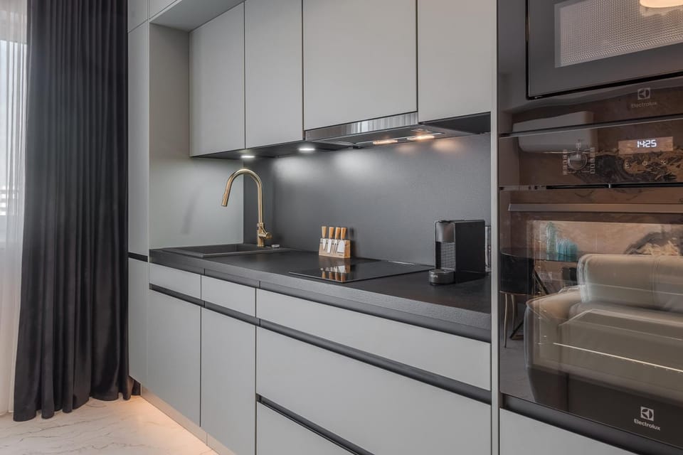 Coffee/tea facilities, Kitchen or kitchenette, dishwasher, microwave, oven, stove