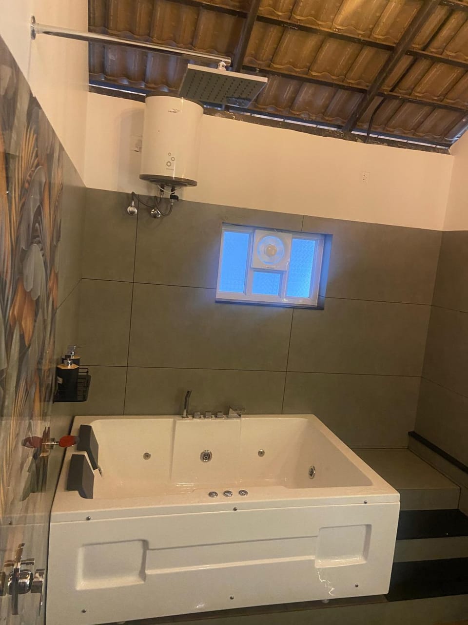 Hot Tub, Bathroom