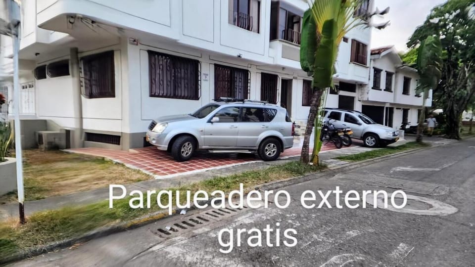 Lindo y Acogedor Apto Al Lado Del Parque Del Ingenio Apartment in Cali