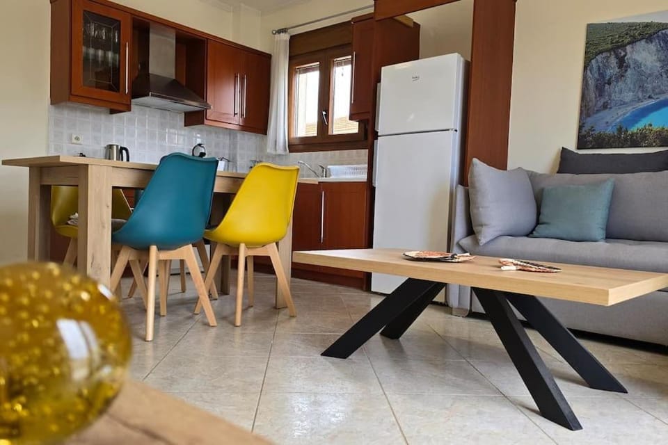 Kitchen or kitchenette, Seating area