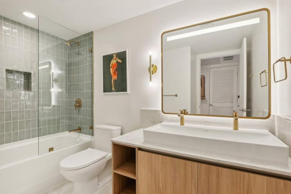 Shower, Toilet, Bathroom, Bath, towels
