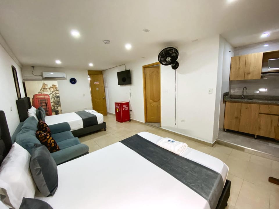 Bed, TV and multimedia, Kitchen or kitchenette, Bedroom