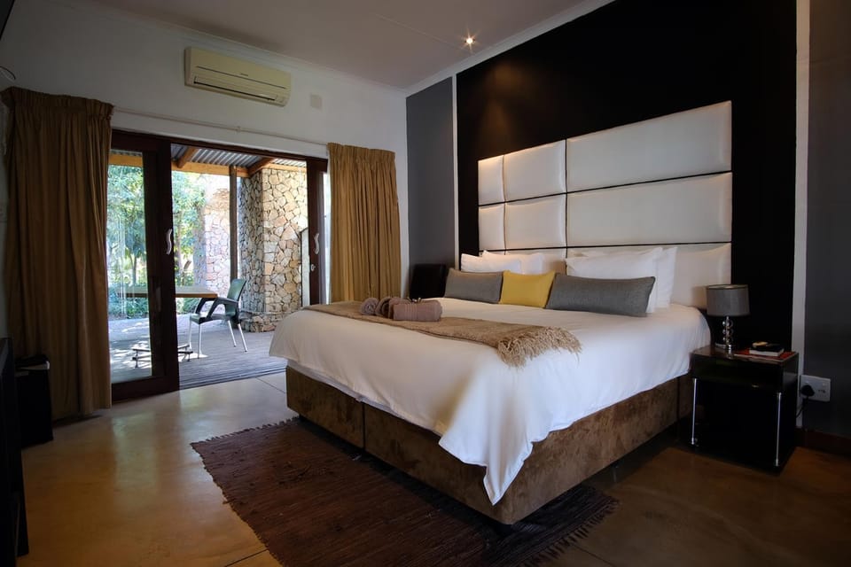 Bed, Bedroom, towels, air conditioner