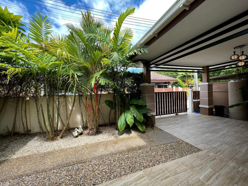 Property building, Day, Garden, Garden view