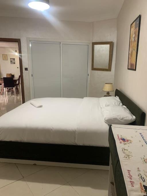 Luxury Corniche Apartment - Near Beach & Amenities Apartment in Tangier