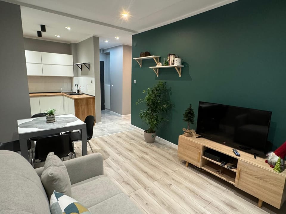 Communal lounge/ TV room, TV and multimedia, Living room, Seating area, Evening entertainment