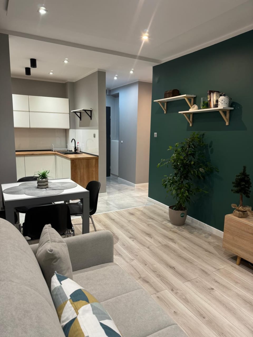 Kitchen or kitchenette, Living room, Seating area, Dining area