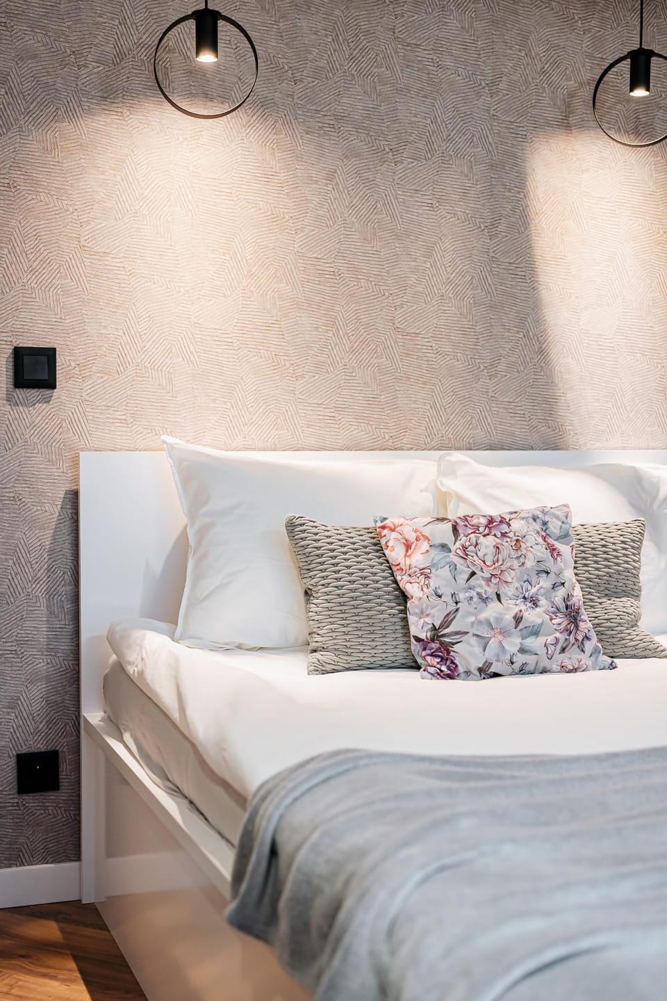 Bed, Seating area, Bedroom