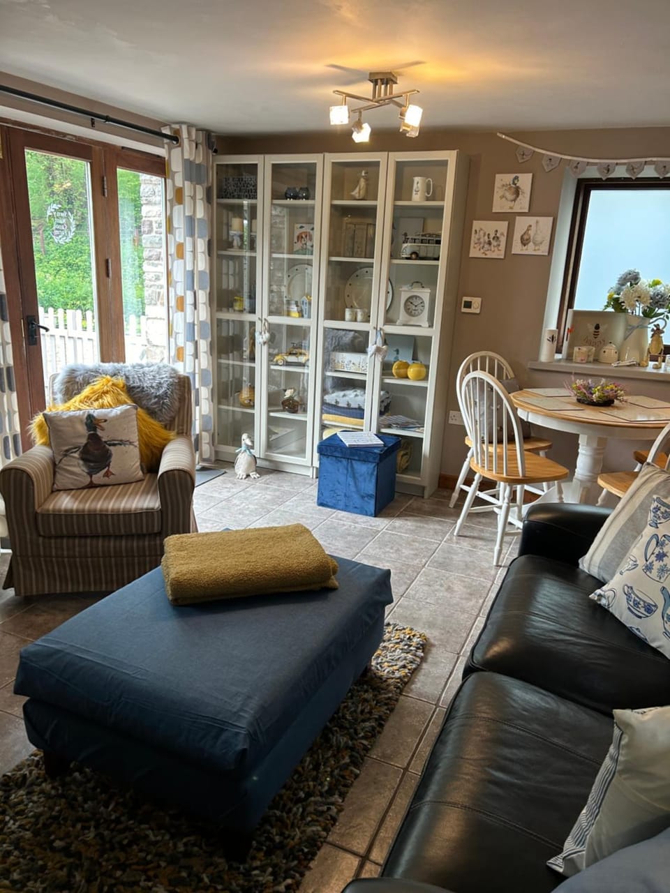 Cosy riverside property Apartment in Glyn Tarell