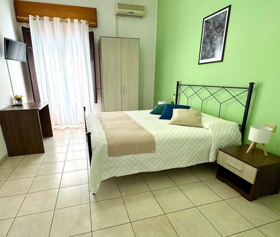 Bed, Bedroom, air conditioner