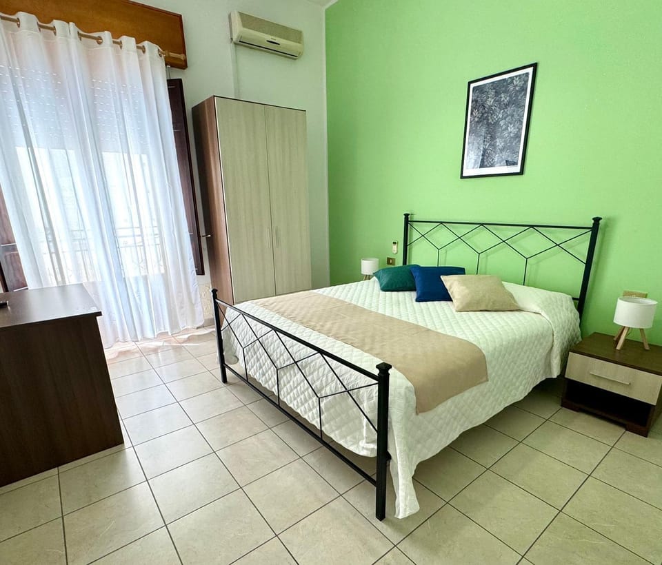 Bed, Bedroom, air conditioner