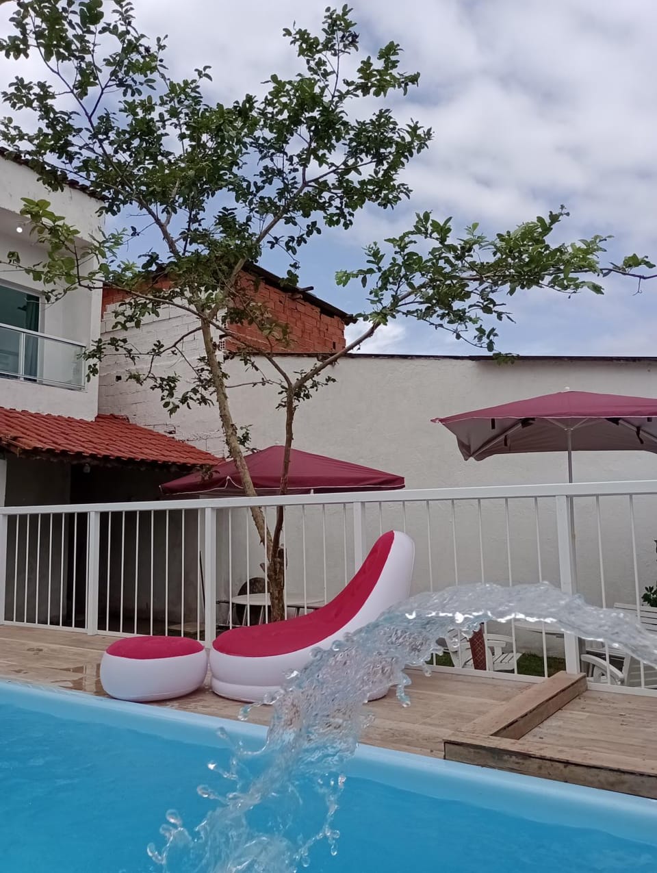Property building, Patio, Day, Swimming pool, sunbed