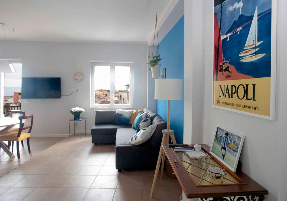 Communal lounge/ TV room, TV and multimedia, Living room, Seating area, Evening entertainment