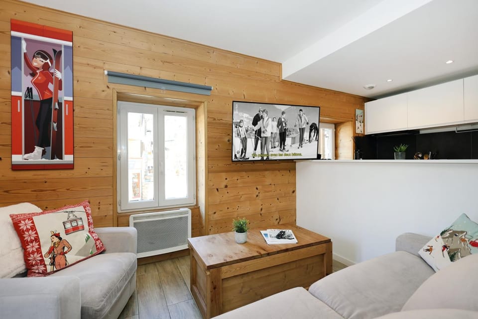 TV and multimedia, Kitchen or kitchenette, Living room, Seating area