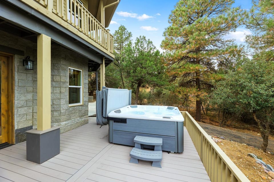 Patio, Spring, Day, Natural landscape, Hot Tub, View (from property/room), Balcony/Terrace