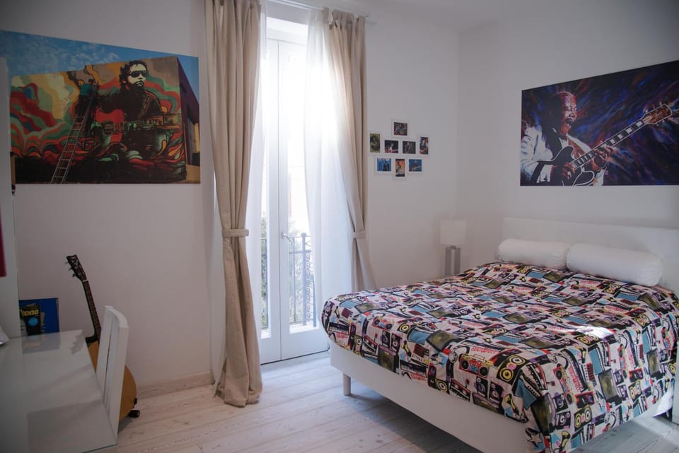 Day, Photo of the whole room, Decorative detail
