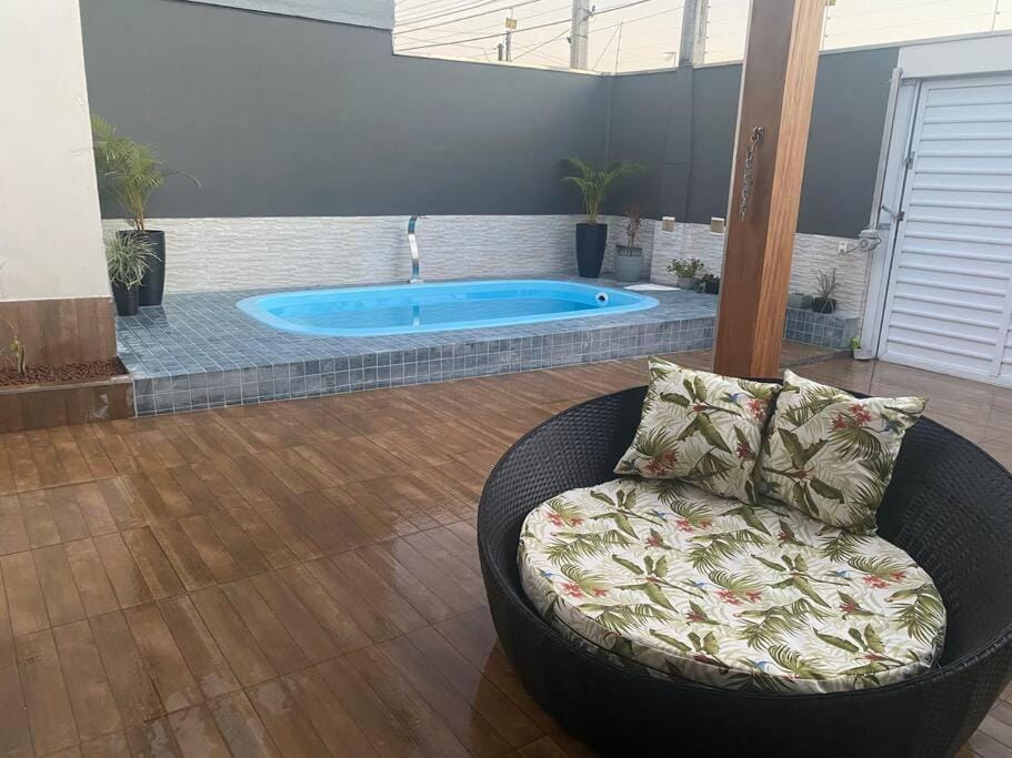 Casa com Piscina No Centro até 10 pessoas House in Caraguatatuba