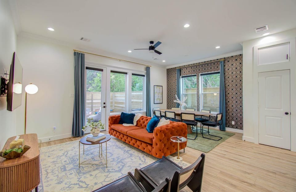 Living room, Seating area, Dining area