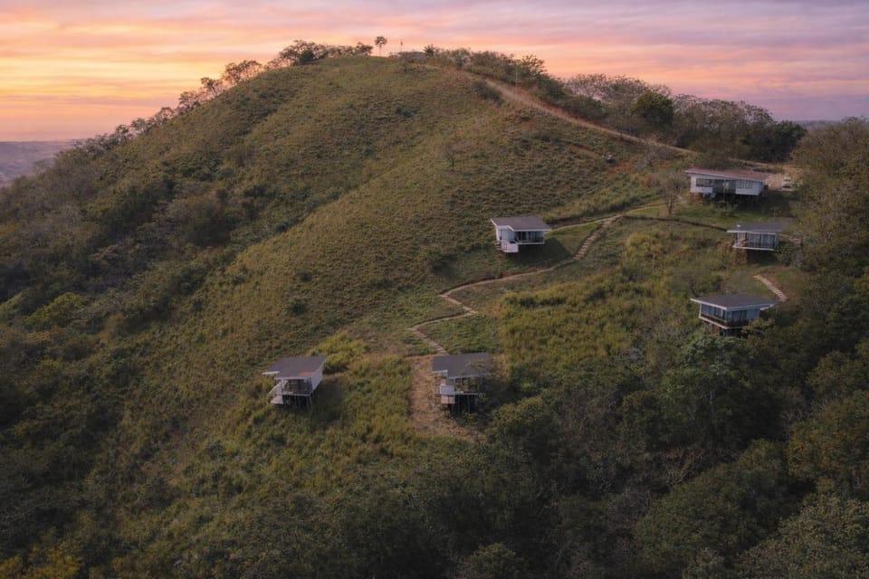 Property building, Bird's eye view, Mountain view, Location, Sunrise, Sunset, acessibility