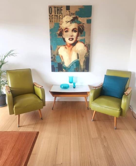 Living room, Decorative detail, Seating area