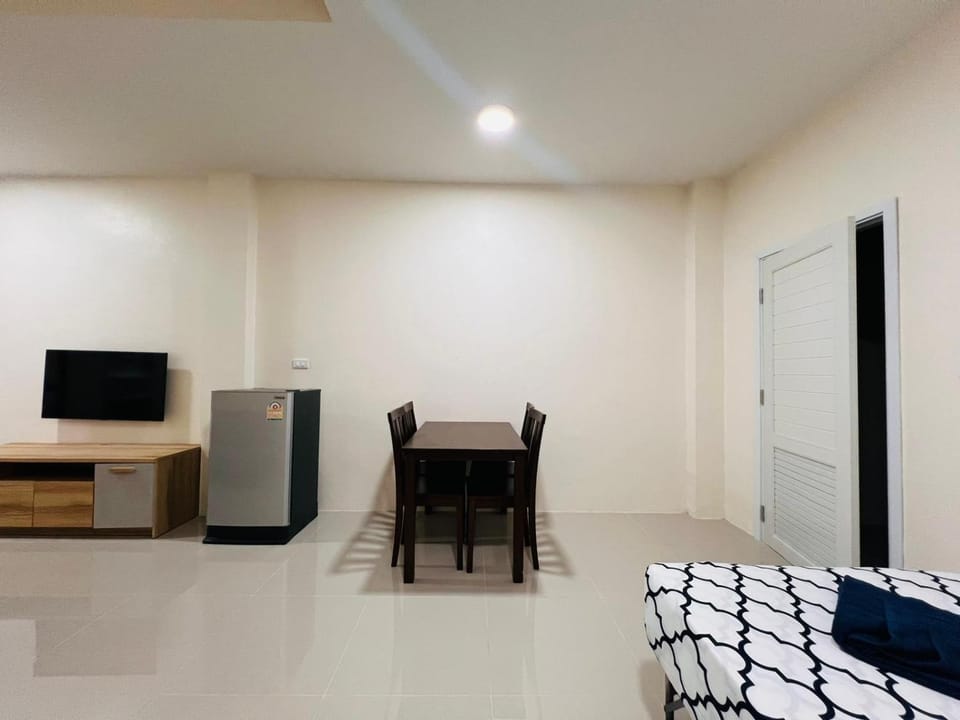 TV and multimedia, Photo of the whole room, Seating area, Dining area