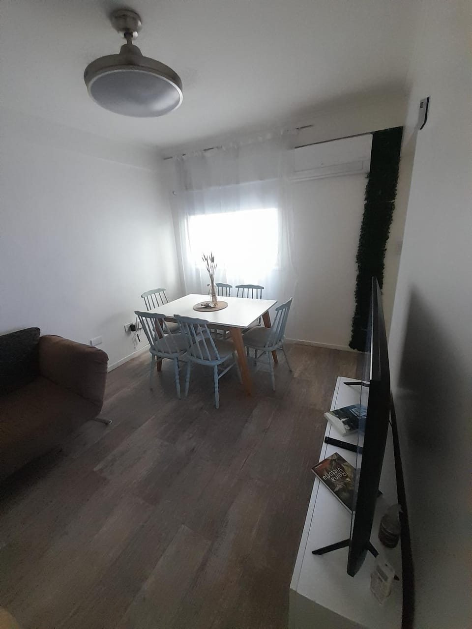 TV and multimedia, Seating area, air conditioner