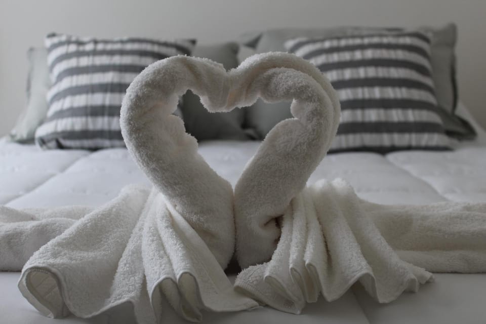 Bed, Bedroom, towels