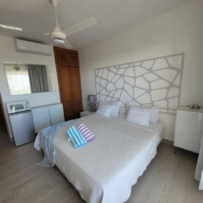 Vibe Residence Hotelstyle NO KITCHEN STUDIO close to beach Apartment in Dominicus