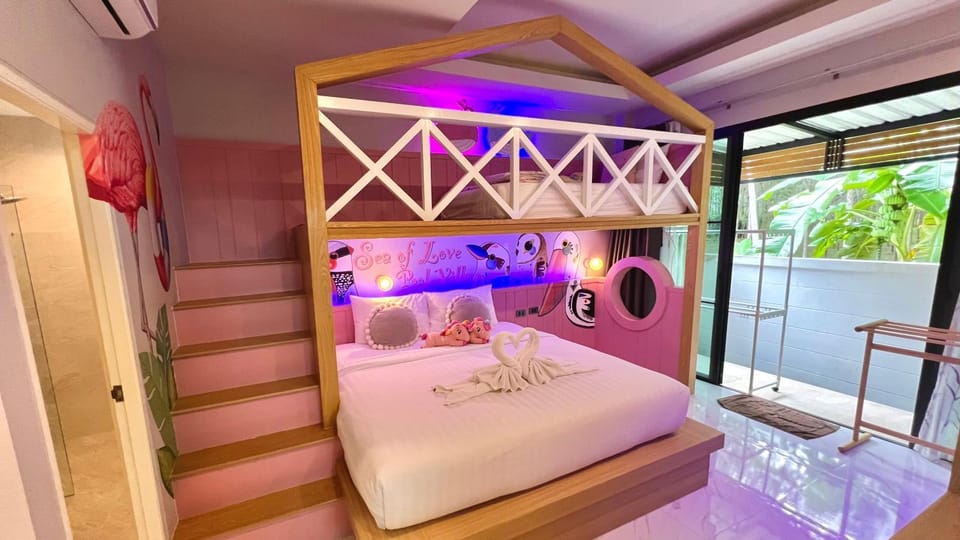 Bed, Photo of the whole room, Bedroom, bunk bed