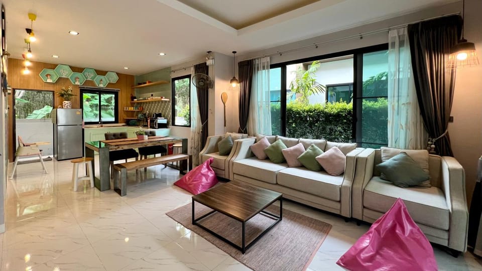 Living room, Seating area