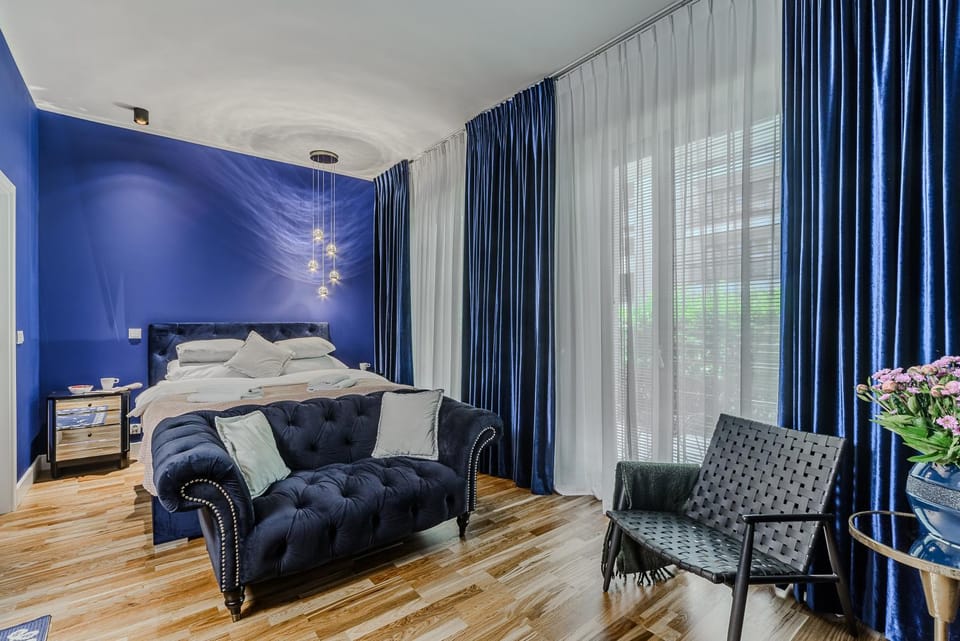 Bed, Living room, Seating area
