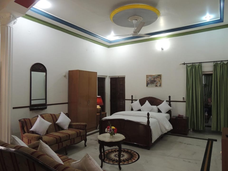 Seating area, Bedroom