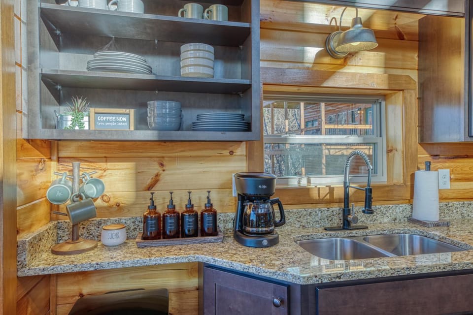 Coffee/tea facilities, Kitchen or kitchenette