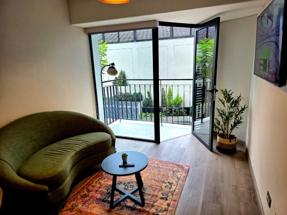 Communal lounge/ TV room, TV and multimedia, Living room