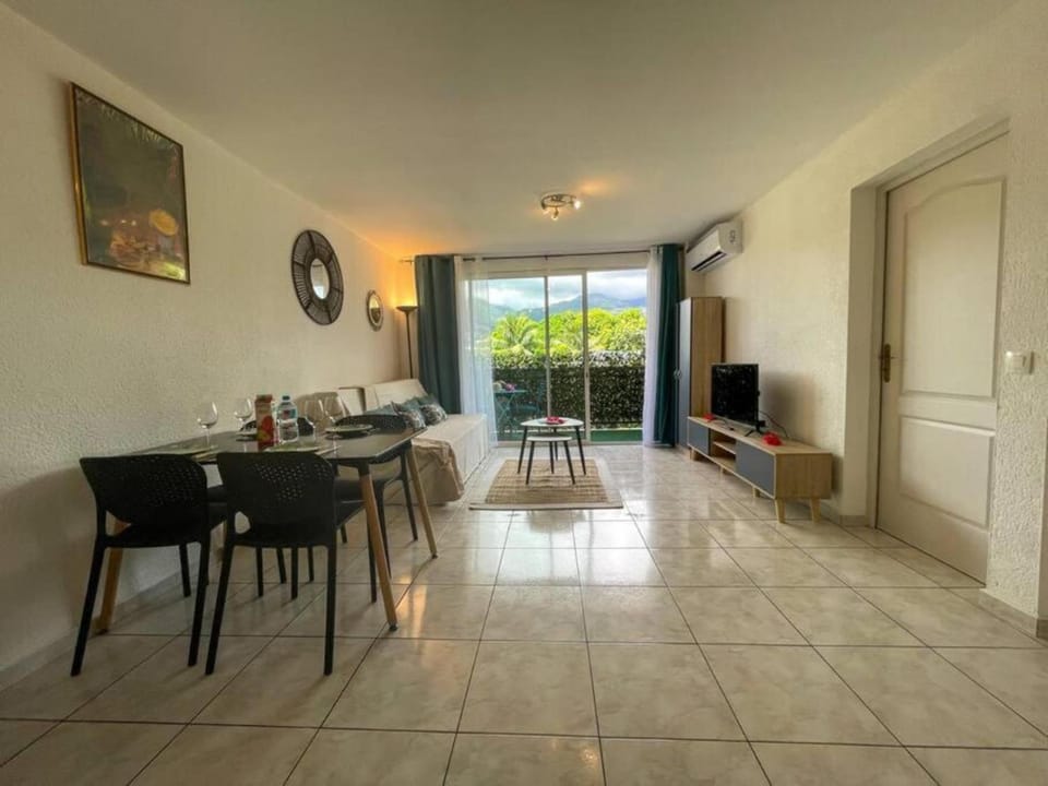 Living room, Dining area