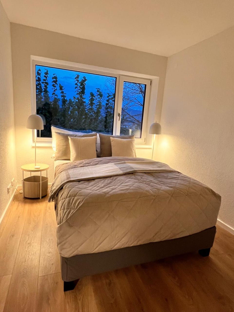 Bed, Photo of the whole room, Bedroom