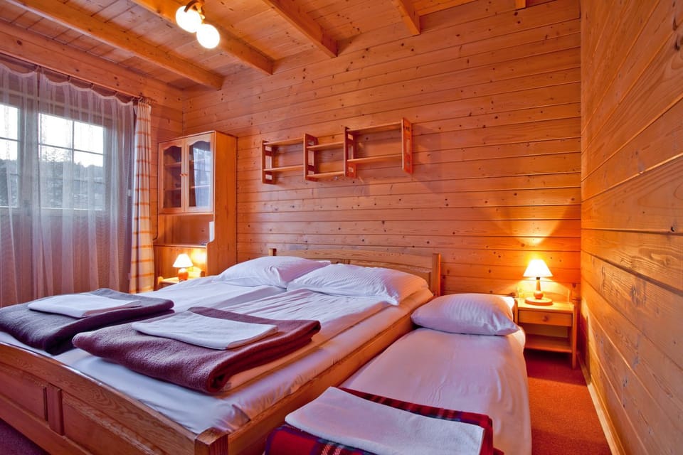 Bedroom, cot