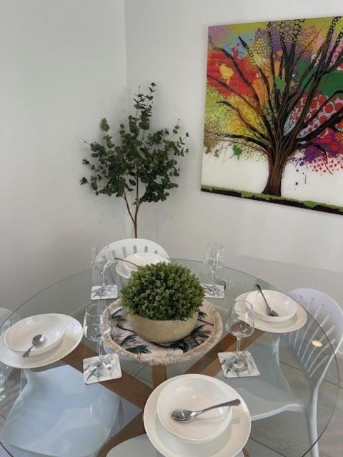 Coastal Luxe On Hastings St - 2 Bedroom Apartment in Noosa Heads