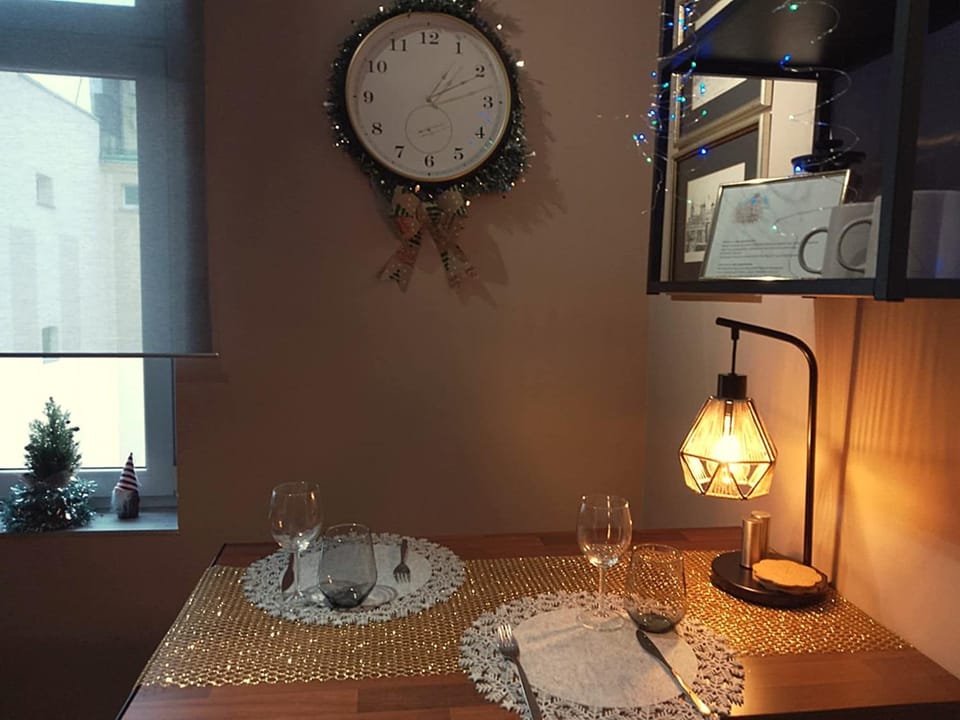 Kitchen or kitchenette, Dining area