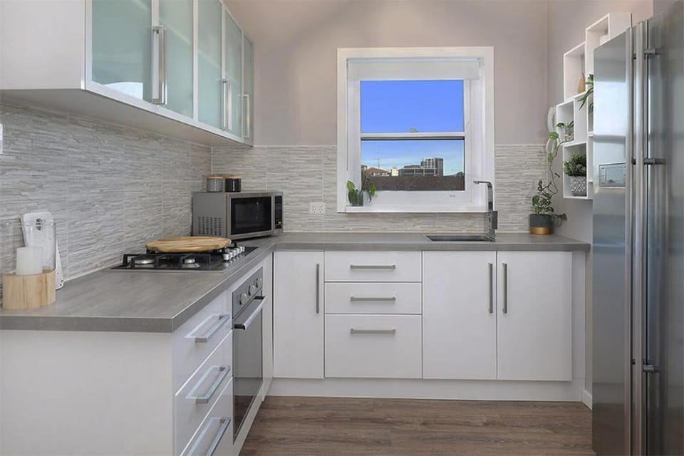 Kitchen or kitchenette, oven, pet friendly, stove