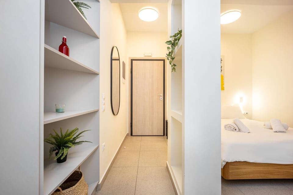 Bed, Photo of the whole room, wardrobe
