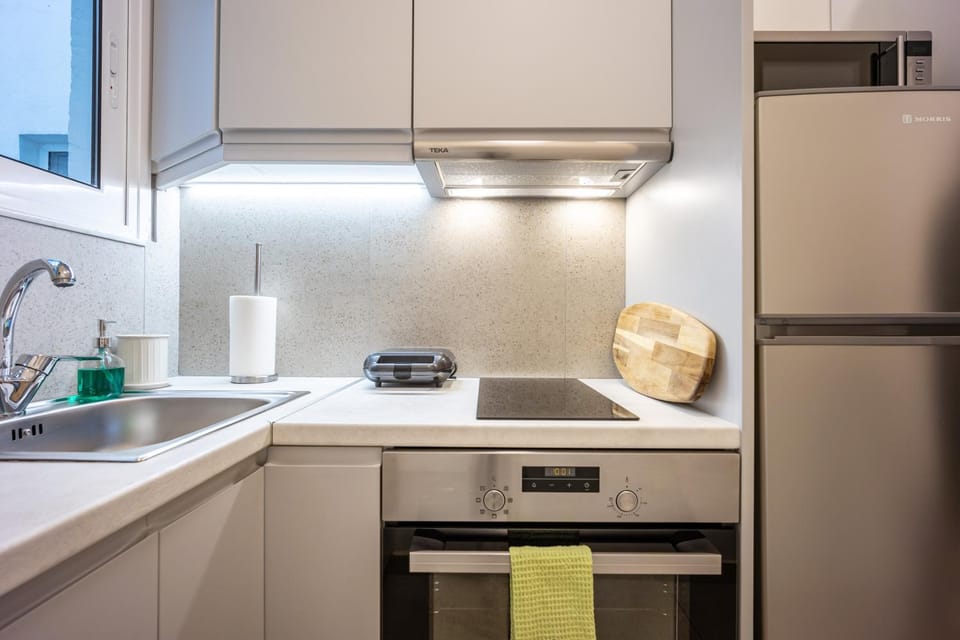 Kitchen or kitchenette, oven, stove