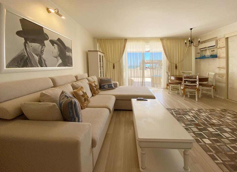 Natural landscape, TV and multimedia, Living room, Seating area, Sea view