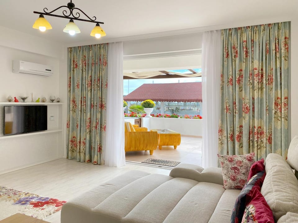 Living room, Seating area, air conditioner
