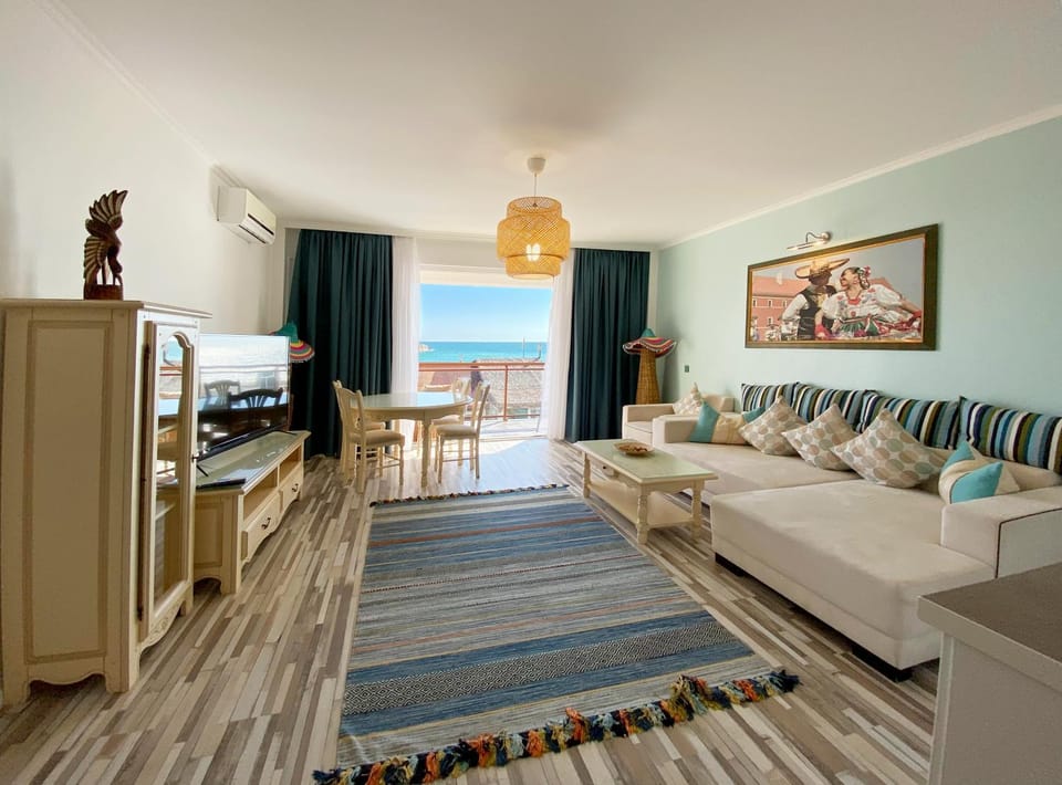 TV and multimedia, Living room, Seating area, hair dresser