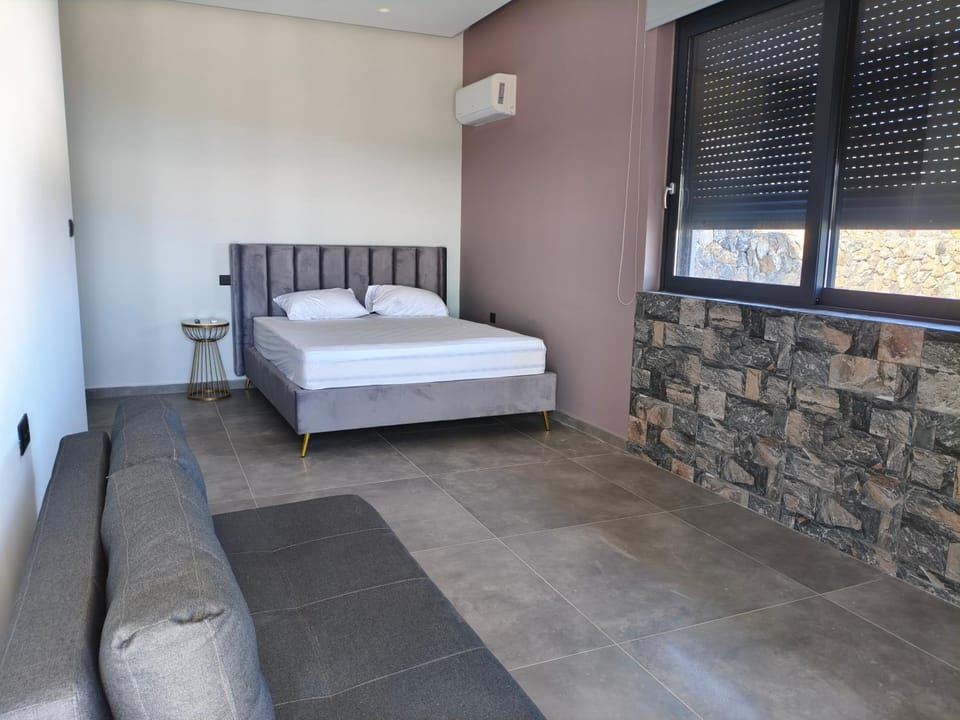 Bed, Bedroom, air conditioner