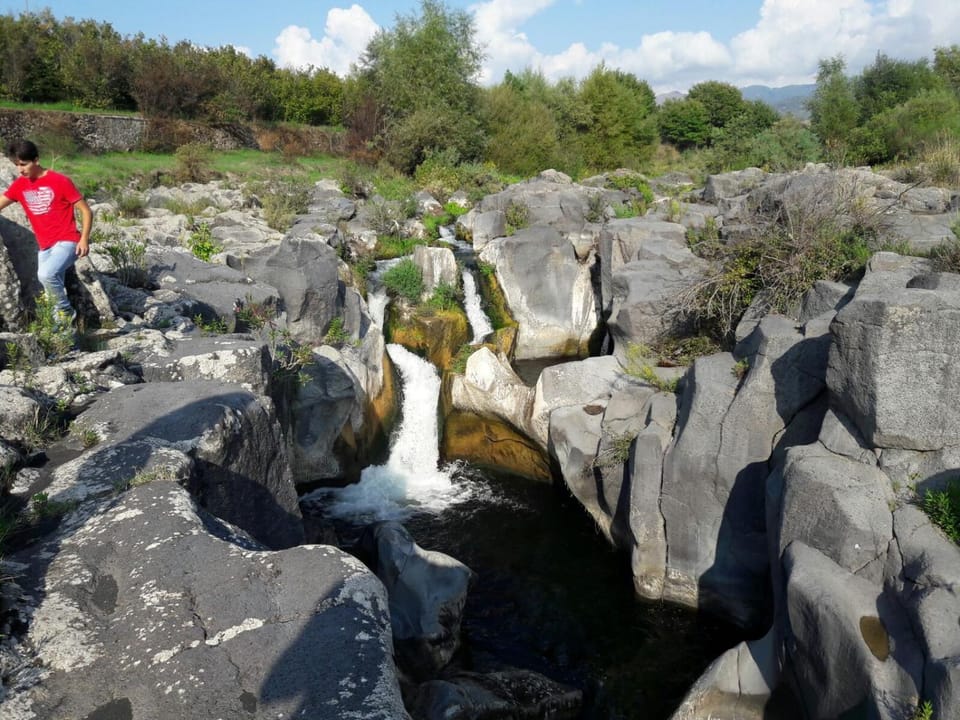 Nearby landmark, Neighbourhood, Natural landscape, Horse-riding, Hiking, Cycling, Diving
