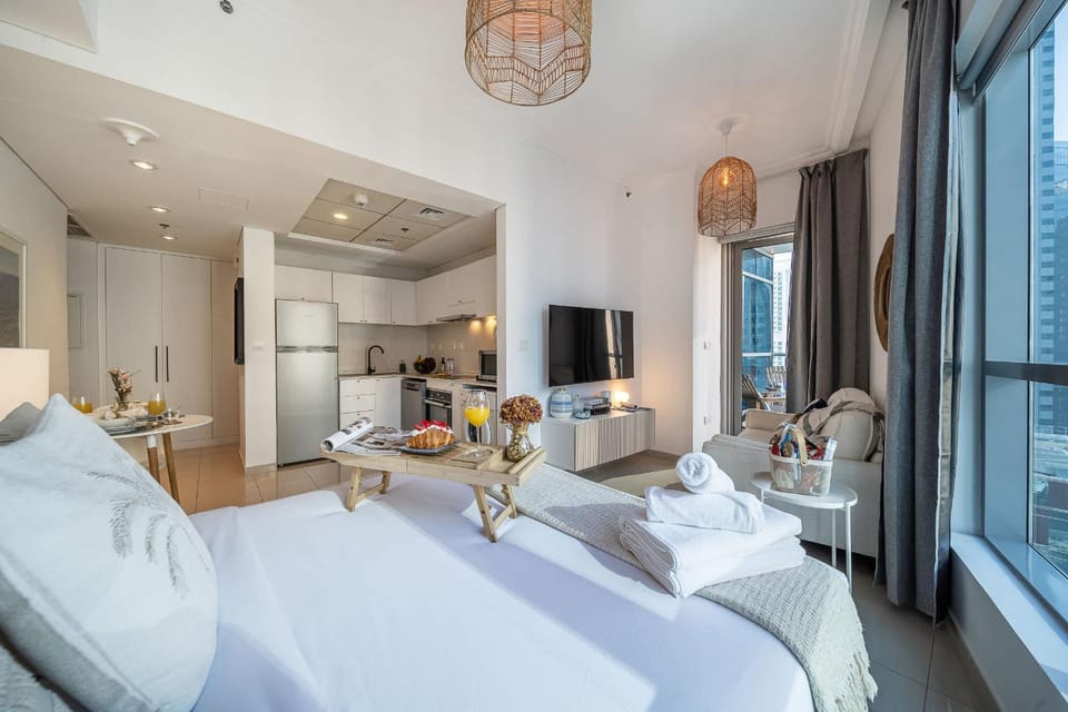 Bed, TV and multimedia, Kitchen or kitchenette, Living room, Photo of the whole room, Seating area