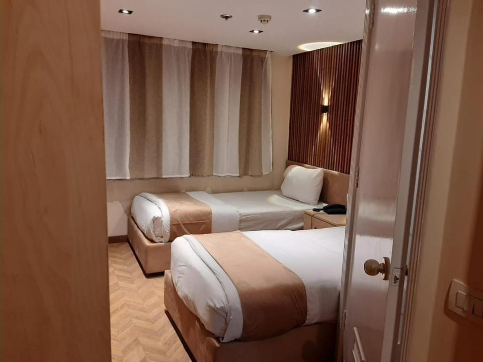 Five Stars Nile Cruise from Luxor to Aswan 4 nights Docked boat in Red Sea Governorate